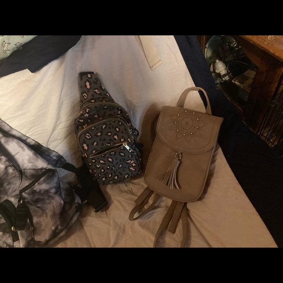 All types of backpacks if your interested in all make an offer have a quest ask main image 4